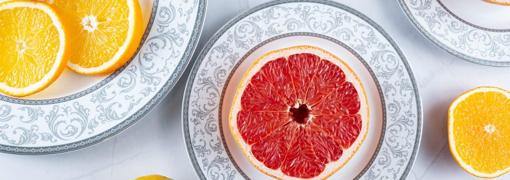 Pomelo español, fruta cítrica con alto contenido en vitamina C y antioxidantes, ideal para la salud cardiovascular 